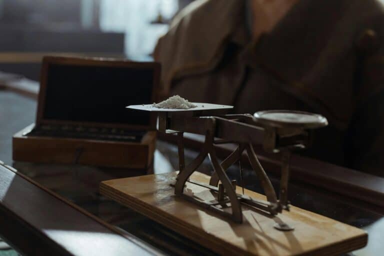 a side view of a scale with powder on each side as a metaphor for knowing how to price your home to sell